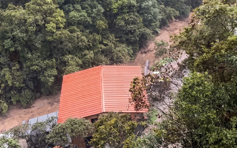 ¡Atención! Crecida de la Quebrada La Baja pone en alerta a los habitantes de Soto Norte