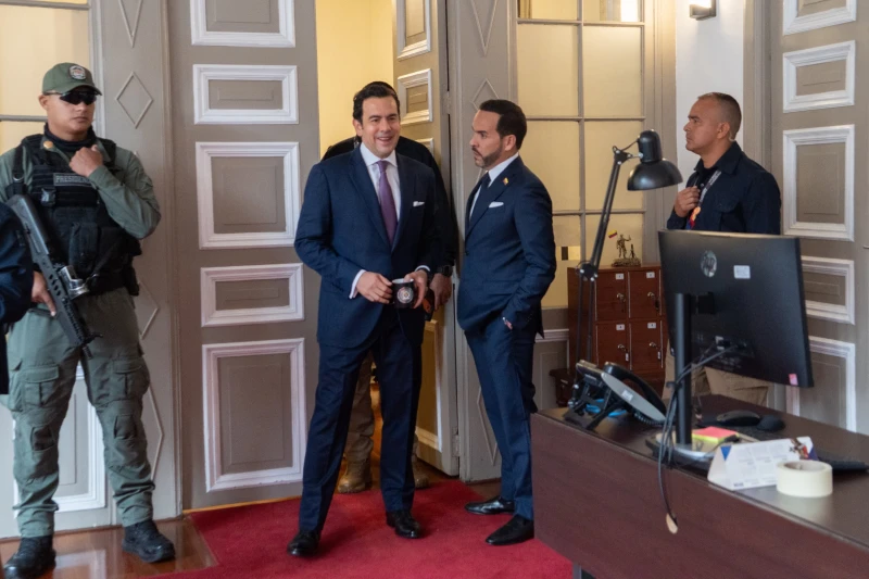 "Es un patriota ejemplar": De la Espriella agradeció a Rodrigo Lara tras aceptar su renuncia
