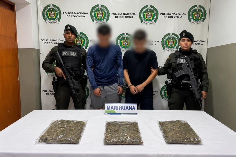 Dos jóvenes terminaron capturados con tres libras de marihuana en el barrio La Universidad, Bucaramanga