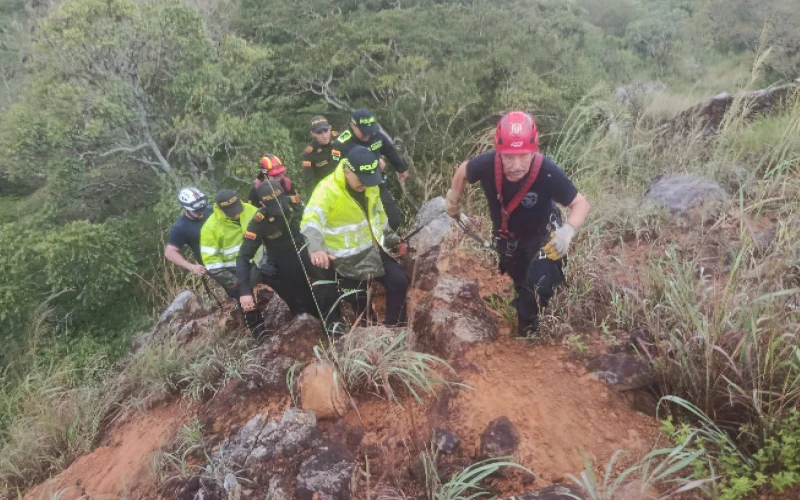 Adulto mayor sobrevive tras caer a un abismo de 60 metros en la vía Barichara - Guane