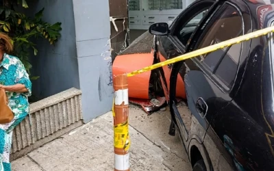 Adulta mayor intentó evitar una multa por mal parqueo y arrolló a un alférez en Floridablanca