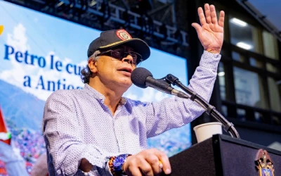 Denuncian a Petro en la Comisión de Acusación por desconocer la elección de De la Espriella