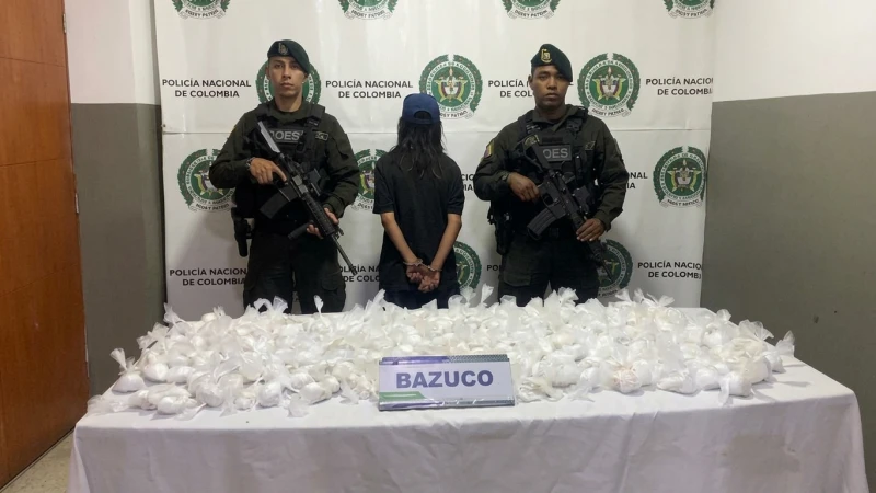 ¡Intentó escapar, pero lo alcanzaron! Le encontraron 2.423 dosis de bazuco en Bucaramanga
