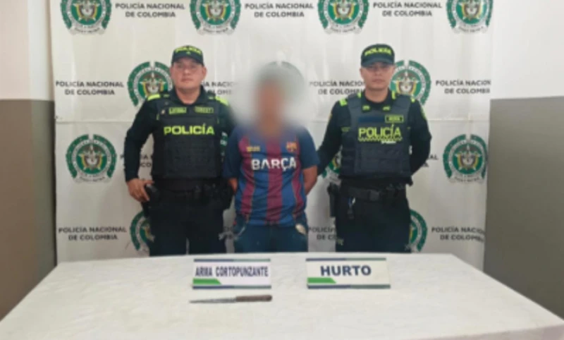 A punta de cuchillo, hombre habría atracado a un ciudadano para robarle $200 mil en Bucaramanga