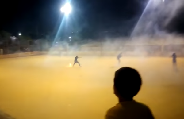 En video: Jóvenes 'juegan' a lanzarse pólvora en Girón y en San Gil