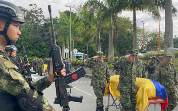 Cinco soldados fallecidos en ataque criminal son despedidos con honores en Bucaramanga